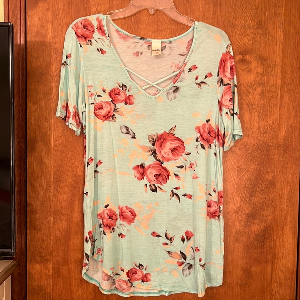 Mint top with criss cross neck and pink florals. Long fit